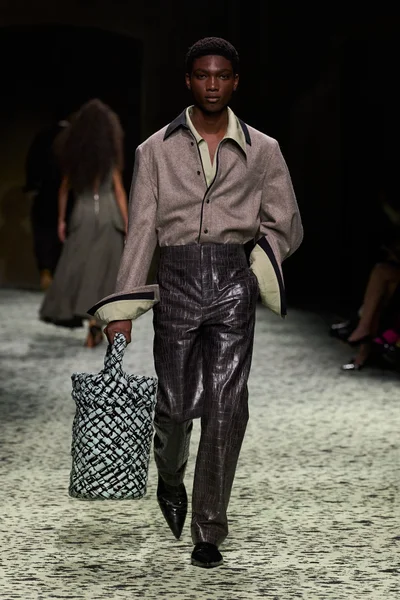 Look 50